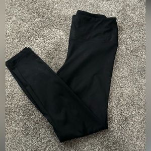 Shimmer black leggings. Size medium. Vera Vera Wang.